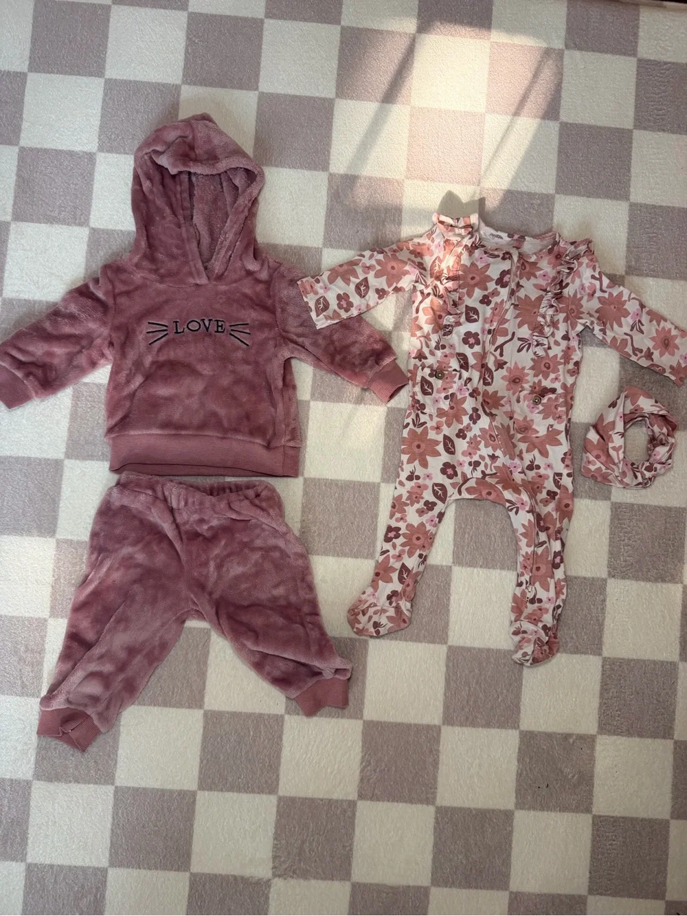 Baby Girl 6–9M Winter Outfit Bundle – Plush Set & Floral Sleeper